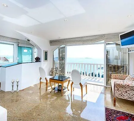 Brasina Sleeps 12 Villa Mlini