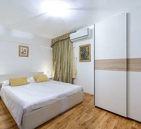 Villa Brasina Sleeps 12