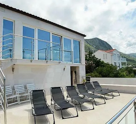 Brasina Sleeps 12 Villa