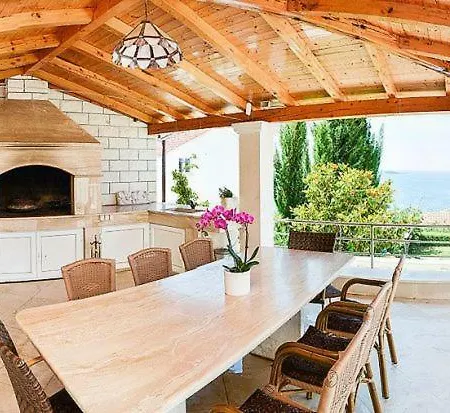 Brasina Sleeps 12 Villa