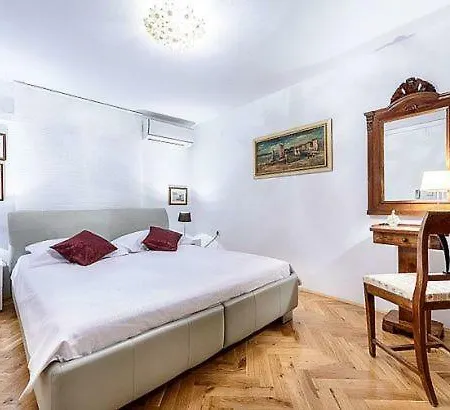 Brasina Sleeps 12 Villa